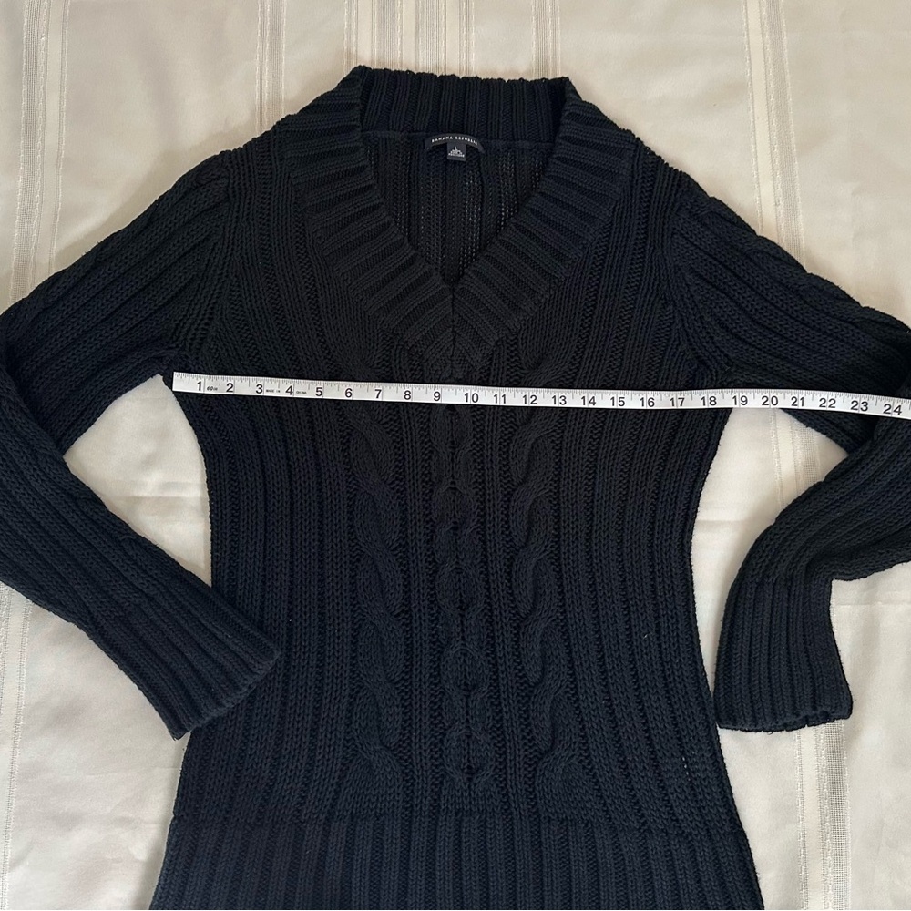 Banana Republic Deep Black Cable Knit V-Neck Sweater - Picture 7 of 13